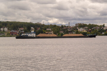 Dry cargo barge