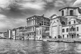 Fototapeta Londyn - Scenic architecture along the Grand Canal in Venice, Italy