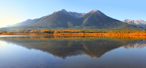 Canvas Print - Panoramic view scenic Talbot lake landscape in Alberta, Canada
