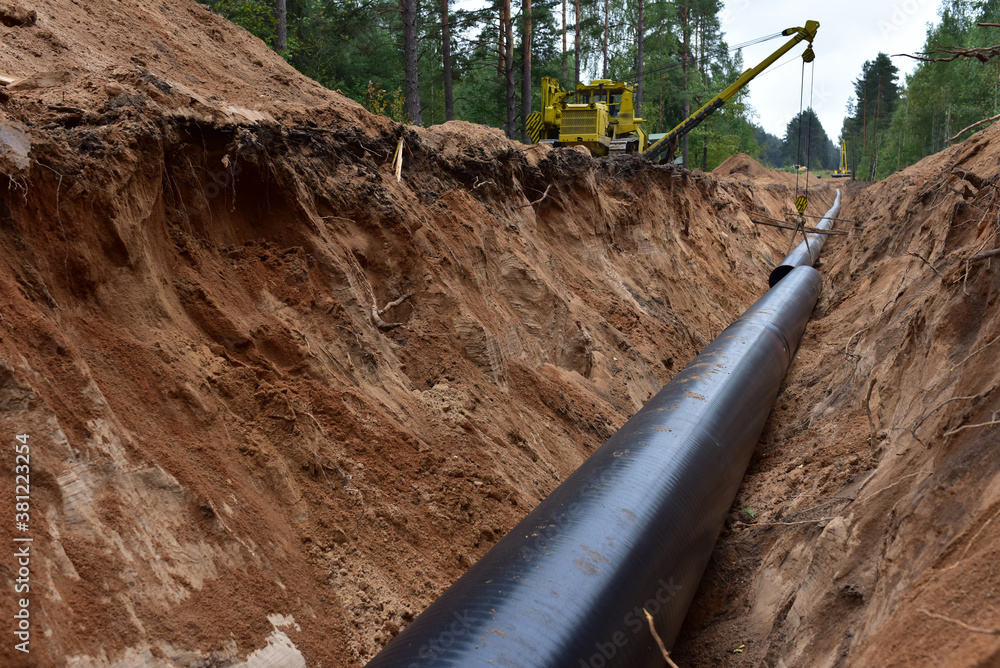 Stock-Foto „Natural gas pipeline construction work in forest area ...