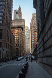 Fototapeta Miasto - Vue sur sue rue de New york avec des bâtiments de styles différents
