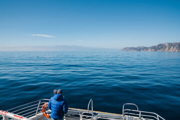 Wall Mural - couple lookin towards islands on Pacific Ocean