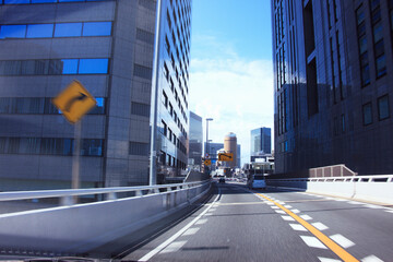 Sticker - 高速道路と高層ビル