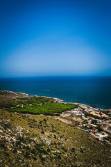 Wall Mural - Vista del paisaje de la costa que se ve desde el mirador.