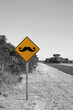 Achtung wilde Schnauzbärte unterwegs | Schild in Australien