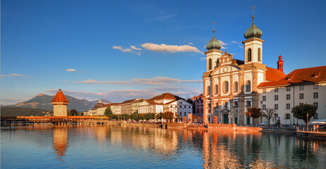 Wall Mural - Famous city and historic city center view of Lucerne with famous Chapel Bridge and lake Lucerne (Vierwaldstattersee), Canton of Lucerne, Switzerland
