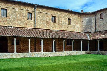 Canvas Print - Courtyard with cloisters of a historic monastery in the city of Massa Maritima