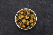 Ladies Finger Okra Fry / Bhindi Masala. Popular Indian Side Dish With Okra Tomatoes Served With Indian Paratha Or Rice On Side