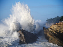 Crashing Oregon Waves 