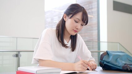 Poster - 勉強する女性