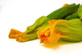 Fototapeta Kuchnia - zucchine mignon con fiore su fondo bianco 