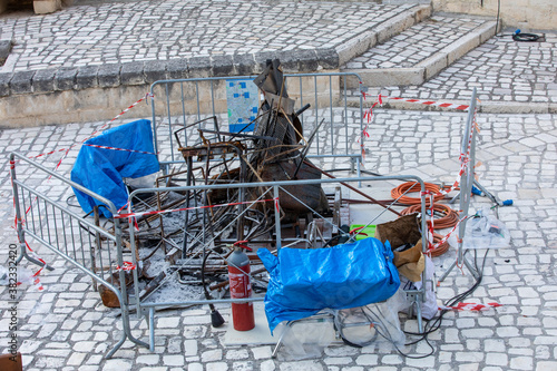 Cuadros en Lienzo Bond 25, Scenography elements used for explosion and fire scenes from the movie No Time to Die in Sassi, Matera, Italy
