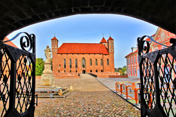 zamek biskupi w lidzbarku warmińskim – zamek z xiv wieku w lidzbarku warmińskim