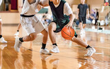 Fototapeta Paryż - 体育館でバスケットボールの試合をする高校生