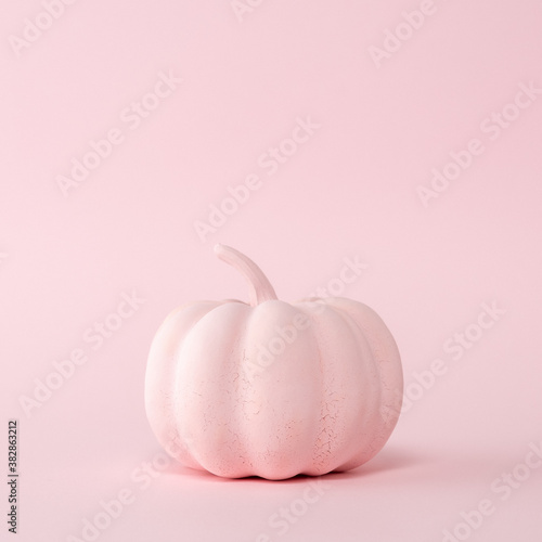 Plakaty różowe  rozowa-dynia-na-pastelowym-rozowym-tle-minimalna-koncepcja-halloween