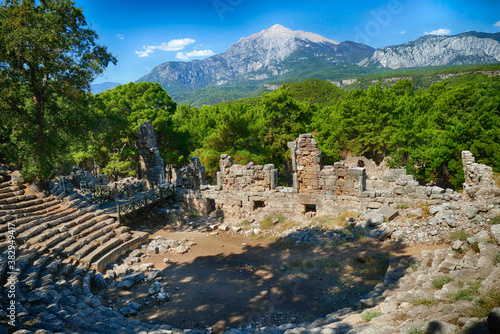 Fotomural Roman theater built into the hillside