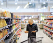 © lado2016 - shopping in supermarket, reading product information.