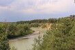 Blick auf den Fluss Inn in der Nähe der Stadt Mühldorf am Inn in Bayern