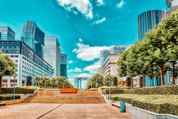 Fototapete - PARIS, FRANCE - JULY 06, 2016 :La Defense, Business Quarter with businessmen in the streets, area of Paris,  French financial center with skyscrapers and modern buildings.