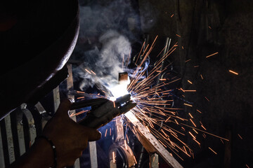 Welding worker is Welding . 