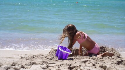 Wall Mural - Adorable little girl at beach during summer vacation