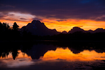 Wall Mural - beautiful landscape of the sunset at oxbow bend in grand teton national park (wyoming).