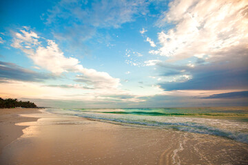 Poster - Amazing colorful sunset on the tropical beach in Mexico