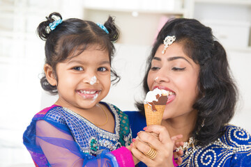 Wall Mural - Sharing an ice cream.