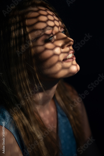 Fotomural Beautiful woman confesses in the confessional