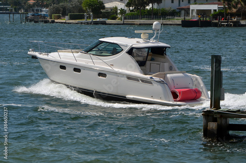 Cuadros en Lienzo High-end cabin cruiser on Biscayne Bay off of Miami Beach.