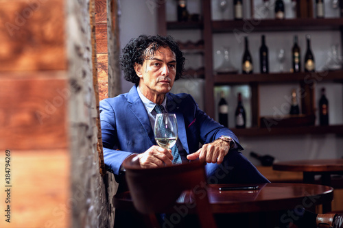Fotomural Successful man caught while thinking