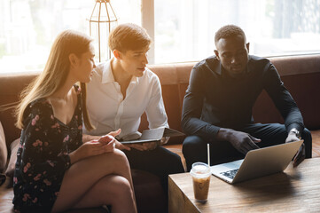 Wall Mural - A group of businessmen is doing business discussions using computers to present work plans.