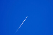青空の飛行機雲