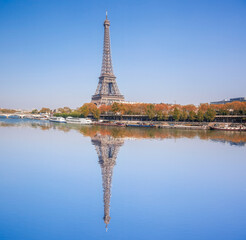 Fototapete - Eiffel Tower with autumn leaves in Paris, France