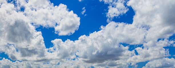 Wall Mural - Image of a partly cloudy and partly clear sky during the day