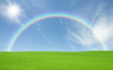 Fototapeta Tęcza - 緑の草原と雲と虹