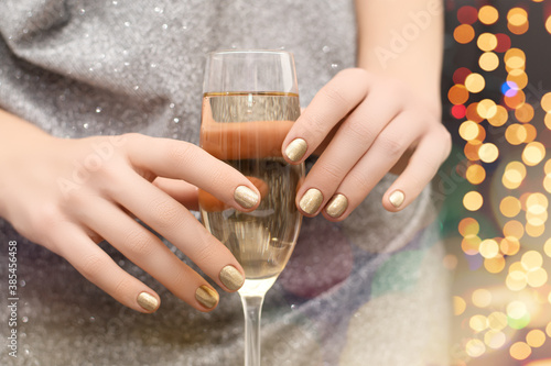 Vászonkép Female hands with gold nail design