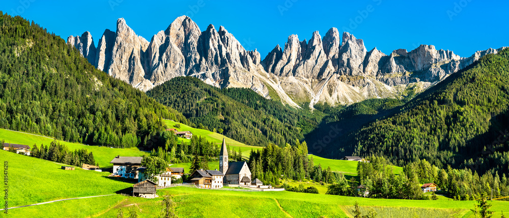 View of Val di Funes with the Chruch of Santa Maddalena in the Dolomites Mountains. UNESCO world heritage in South Tyrol, Italy - obrazy, fototapety, plakaty 