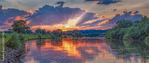 Cuadros en Lienzo Sonnenuntergangsstimmung Weser Rinteln Panorama