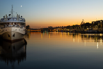 Wall Mural - Szczecin. After dusk. View of the river and ships and the historic part of the city, Poland