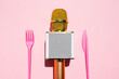 © gemma ferrando & jeremie roman/Westend61 - Studio shot of golden microphone and plastic cutlery