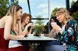 © Dangubic/Westend61 - Female friends meeting in a cafe