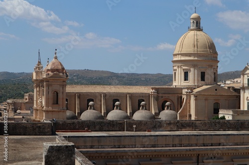 Cuadros en Lienzo Noto - Scorcio del Duomo dal campanile del Monastero del Santissimo Salvatore