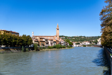 Wall Mural - View of the Adige River with the Anastasia Basilica in the background in Verona, Italy