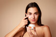 © Gener Vázquez - Joven Mujer mexicana aplicando crema humectante facial producto de belleza