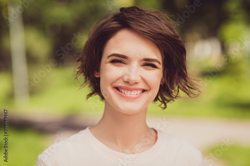 Cuadros en Lienzo Closeup photo of nice adorable cute glad young girl lady toothy smile look direc