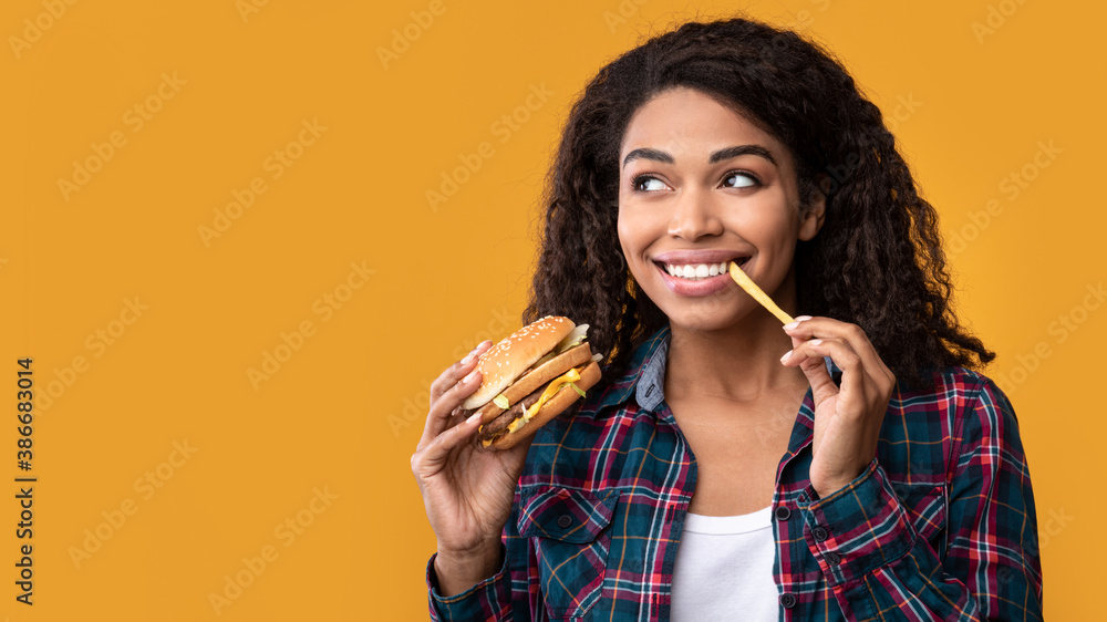 Funny African American Lady Eating Burger And French Fries - obrazy, fototapety, plakaty 