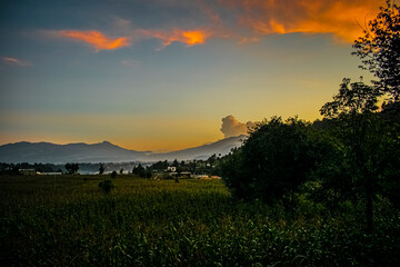 Wall Mural - paisaje de cielo de atardecer 