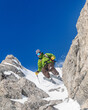 Extremskifahren im steilen, felsigen Gelände