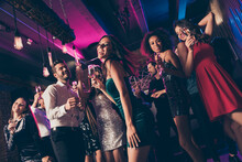 Photo Portrait Low Angle Of Big Group Dancing At Party With Champagne Glasses